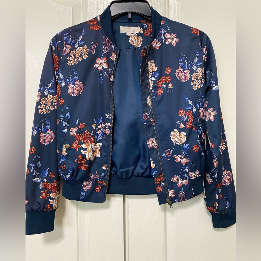 Light weight jacket great condition size xs